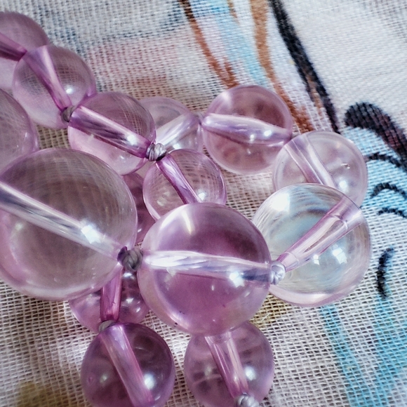 Lavender Lilac Long Lucite Knotted Graduated Round Beaded Vintage Necklace EUC - Picture 8 of 11